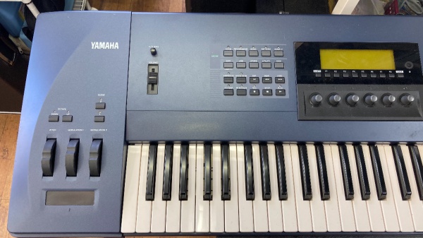 シンセサイザー ヤマハ EX-5 FS鍵盤採用 76鍵モデル 入荷しています